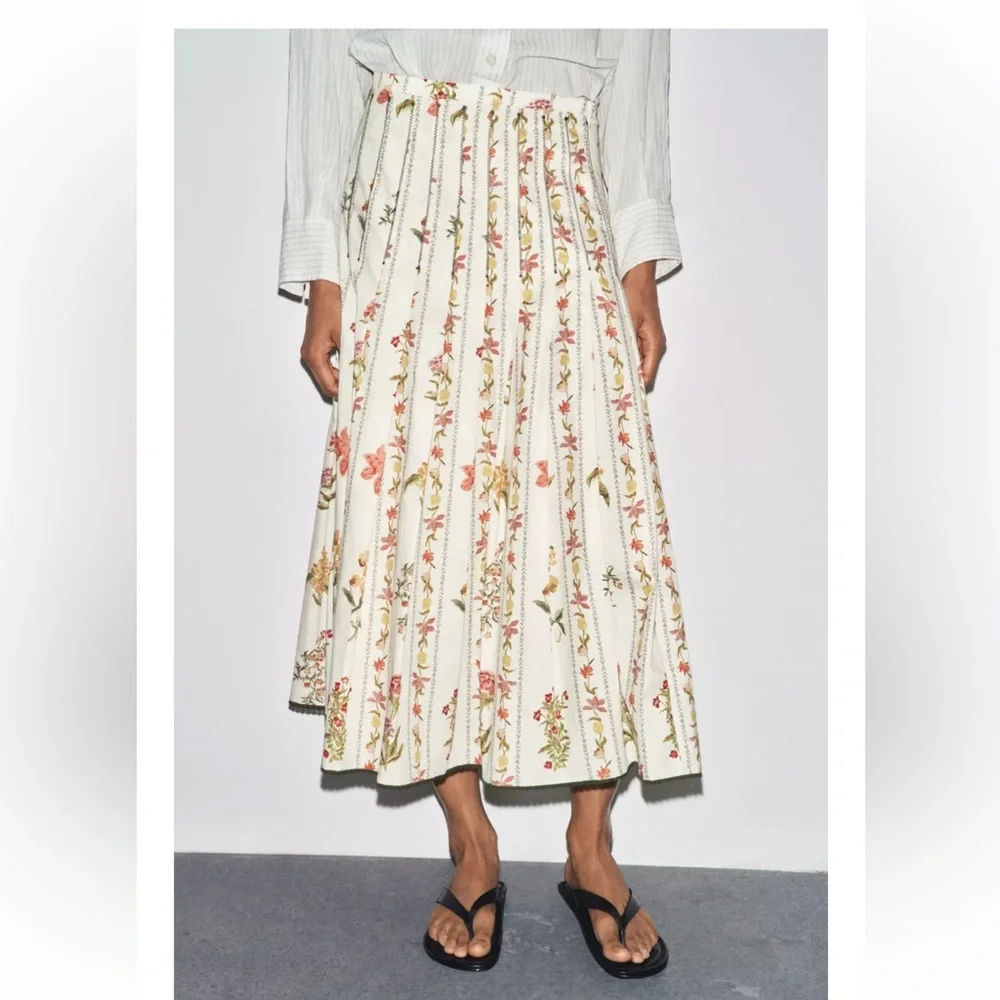 Zara Cream Floral pleated A-Line Skirt - Picture 2 of 2
